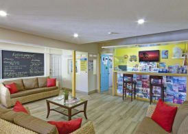 Coconut Court Beach Hotel 4