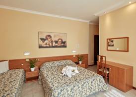 Hotel Plaza 4