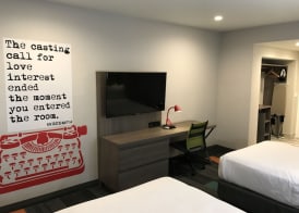 Rodeway Inn near Melrose Ave 3