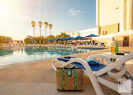 BM Beach Hotel 4