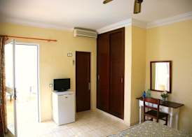Villa Columbus Rooms and Restaurant 5