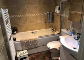 Captivating Apartment near Gatwick 4