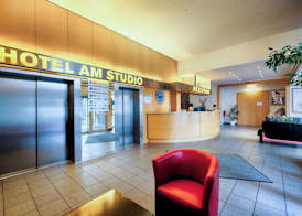 Enjoy Hotel am Studio 2