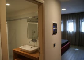 Blue Hotel 4