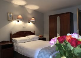 Tully's Hotel 4