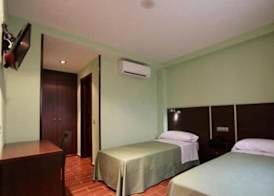 Hostal Avenida Barajas 5