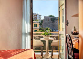 Hotel Careni Villa Italia 5