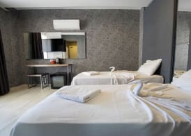 Emilia Otel 4