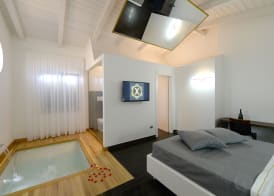 X Hotel 5