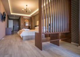 Elegance Luxury Executive Suites - Adults Only 4