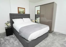 Impeccable 3-bed House in Plumstead, London 3