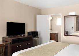 Travelodge by Wyndham Everett City Center 5