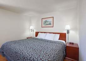 Days Inn by Wyndham Orange Anaheim 3