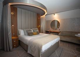 The Royal Toby Hotel 5