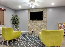 Super 8 by Wyndham Downtown / Alamo 4