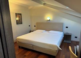 Jet Hotel 2