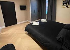 Hotel 83 3