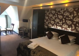 The BlueBell Hotel 5