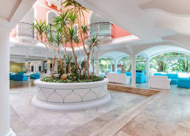 Phi Hotel Sighientu 5