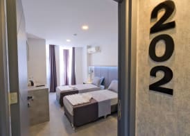 The Queen Hotel 4