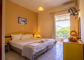 Tellis Holiday Rooms 2