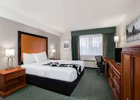La Quinta Inn by Wyndham Everett 3