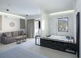 xSuites - Adults Only Boutique Suites with Private Jacuzzi 5