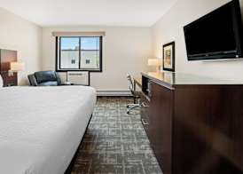 Fargo Inn and Suites 4