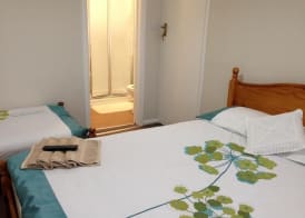 Apple House Guesthouse Heathrow Airport 3