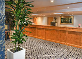 The Queens Hotel & Victoria Cloisters Apartments 5