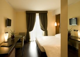 Red's Redaelli Hotel 5