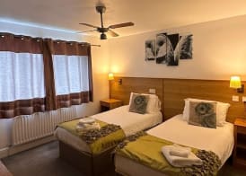 The Pheasant Bar & Restaurant Hotel 5
