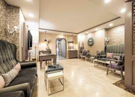 Raymond Hotel Old City 5