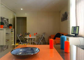 Barcelona City Street Hostal 3