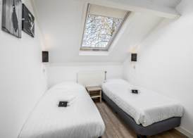 Restyled Bungalow With 2 Bathrooms, Near the Beach 4