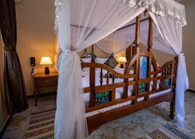 Sunny Palms Beach Bungalows 5
