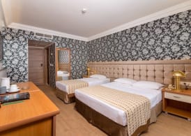 L’ETOILE BEACH HOTEL 4