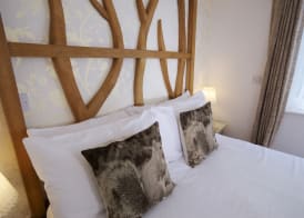 Cottage Lodge Hotel 5