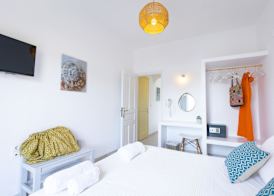 Akrotiri Hotel 2
