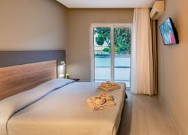Sunday Hotel 2