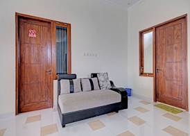 OYO Life 92935 Ayu Kost Eksklusif 3