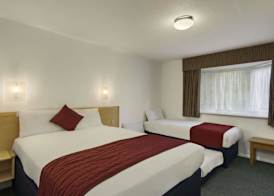 Days Inn by Wyndham Fleet M3 4