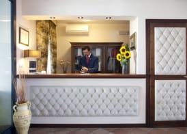 Queen Hotel 2