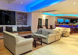 Elmi Beach Hotel & Suites 2
