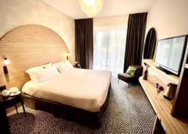 GOLF HOTEL 3