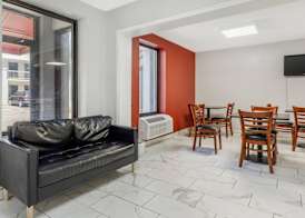 Econo Lodge Research Triangle Park 4