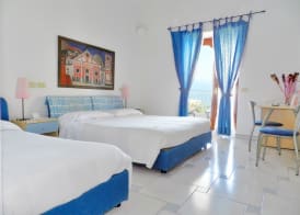 Hotel Holiday 5