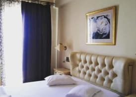 Queens Leriotis Hotel 5