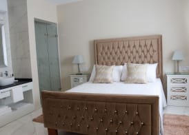 100 Boutique Living 3