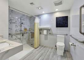 Best Western Plus Sunset Plaza Hotel 5